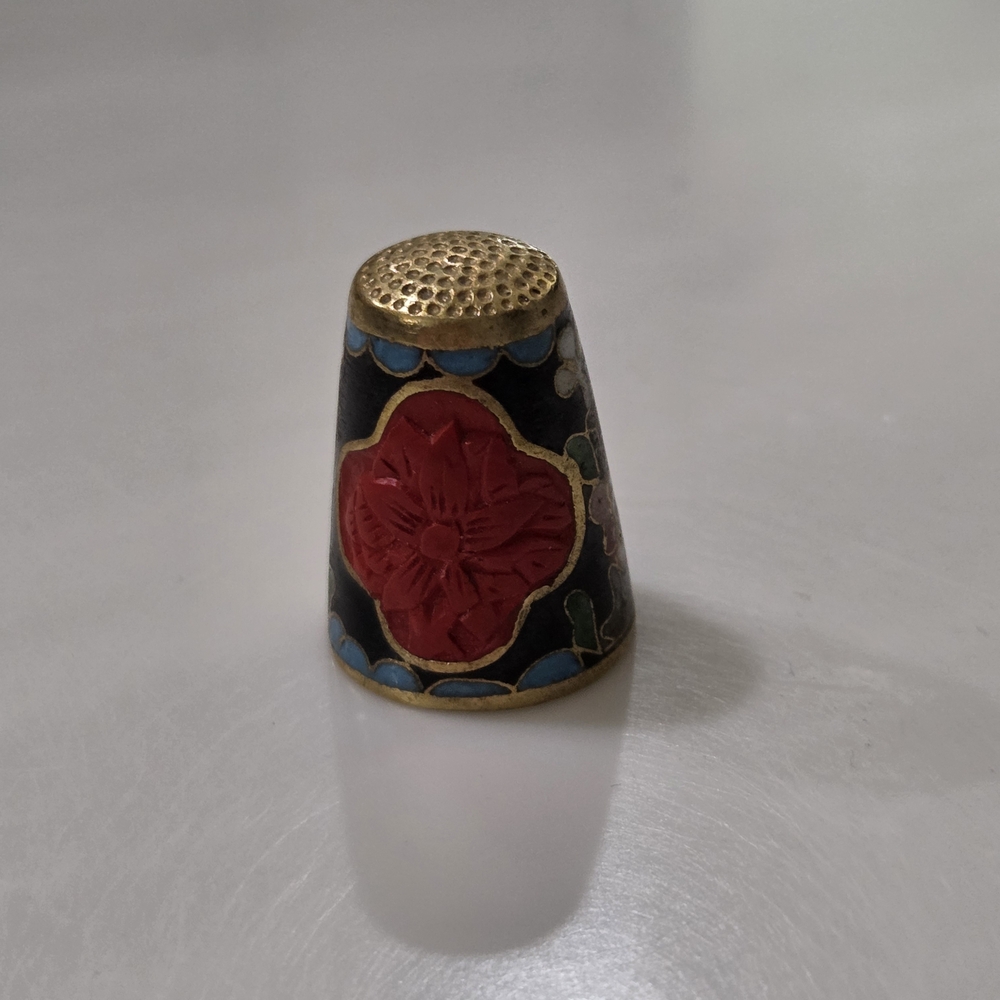 Vtg 80's Floral Enamel Thimble with Red and Gokd Accents